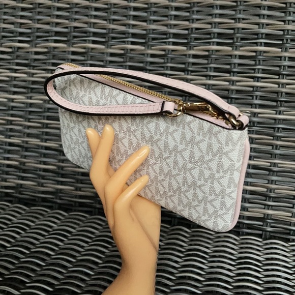 Michael Kors Jet Set Travel Large Top Zip Signature Wristlet Clutch - Picture 7 of 16